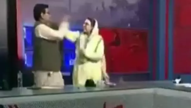 Canlı yayını karıştıran olay! Eski bakan, milletvekilini böyle tokatladı Canlı yayını karıştıran olay! Eski bakan, milletvekilini böyle tokatladı