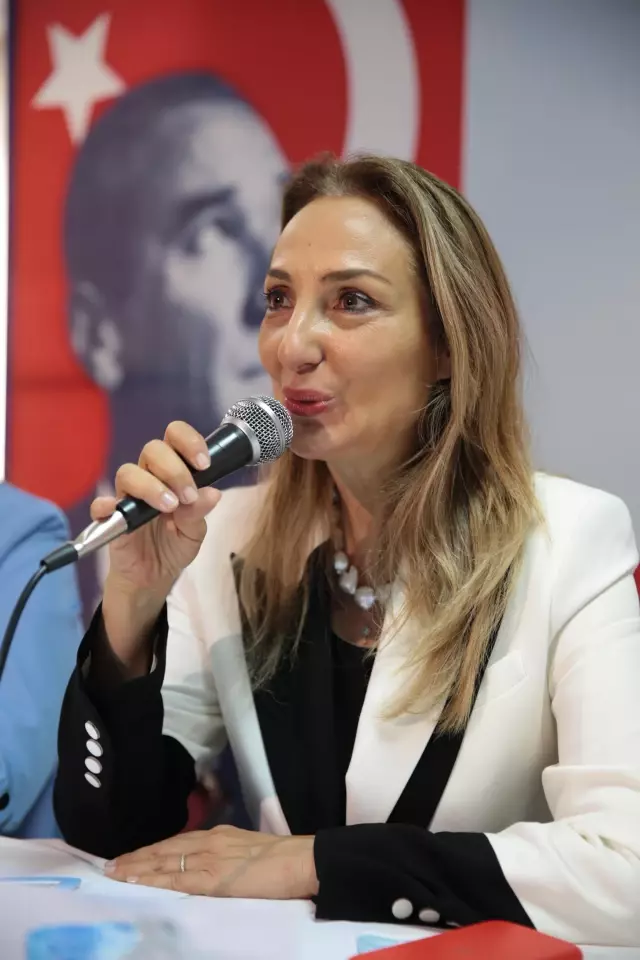 ŞANLIURFA CHP'Lİ NAZLIAKA: 450 KADININ HAYATTA KALMASINA VESİLE OLDUK ŞANLIURFA CHP'Lİ NAZLIAKA: 450 KADININ HAYATTA KALMASINA VESİLE OLDUK