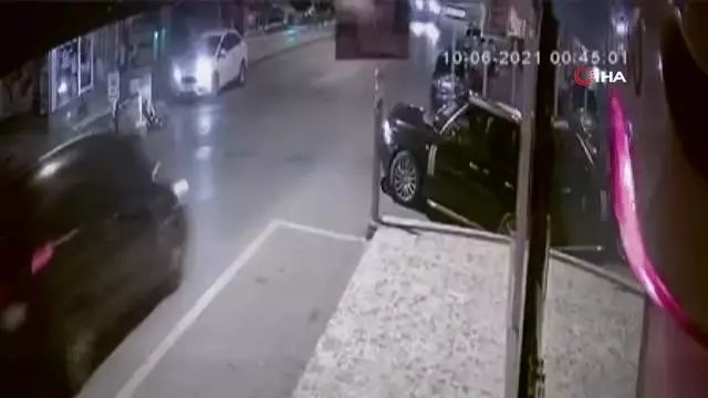 Cip ile otomobilin çarpıştığı kaza kamerada Cip ile otomobilin çarpıştığı kaza kamerada