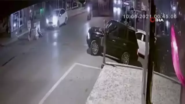 Cip ile otomobilin çarpıştığı kaza kamerada Cip ile otomobilin çarpıştığı kaza kamerada