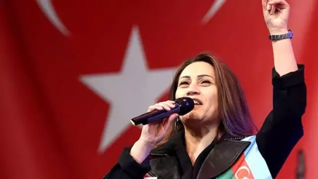 'Çırpınırdı Karadeniz' ile adından söz ettiren şarkıcı Azerin'in Milli Takım için yaptığı şarkı büyük ilgi gördü 'Çırpınırdı Karadeniz' ile adından söz ettiren şarkıcı Azerin'in Milli Takım için yaptığı şarkı büyük ilgi gördü