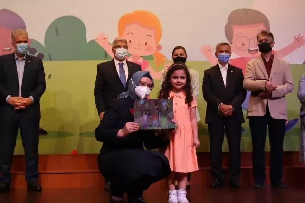 'ÇOCUK GÖZÜNDEN RAMAZAN' RESİM YARIŞMASINDA DERECEYE GİRENLER ÖDÜLLENDİRİLDİ 'ÇOCUK GÖZÜNDEN RAMAZAN' RESİM YARIŞMASINDA DERECEYE GİRENLER ÖDÜLLENDİRİLDİ