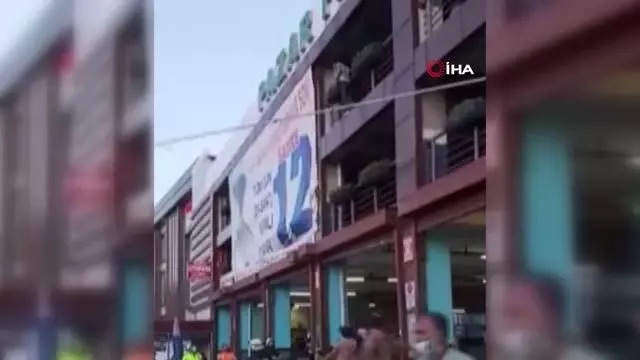 Son dakika haberleri... Çocuklarını göremediği için intihara kalkıştı...Atlama anı kamerada Son dakika haberleri... Çocuklarını göremediği için intihara kalkıştı...Atlama anı kamerada
