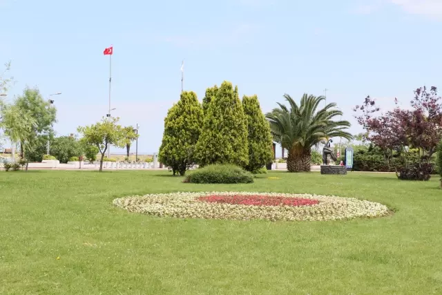 Çöpten elde edilen enerjiyle ısıtılan serada yetiştirilen çiçekler şehri süslemeye başladı Çöpten elde edilen enerjiyle ısıtılan serada yetiştirilen çiçekler şehri süslemeye başladı