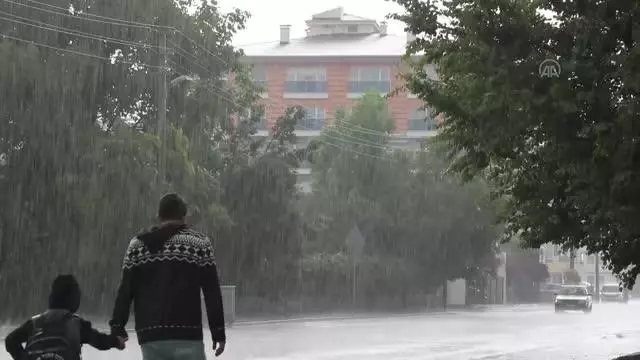 Çubuk'ta sağanak etkili oldu Çubuk'ta sağanak etkili oldu