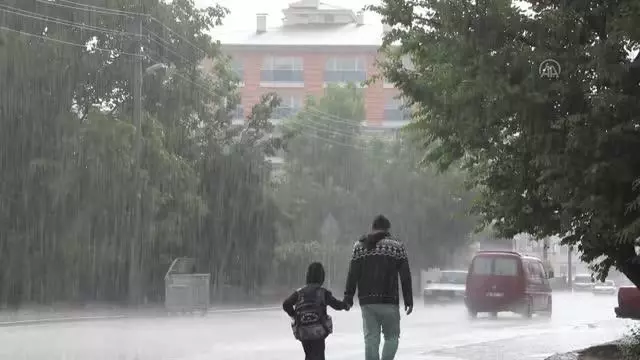 Çubuk'ta sağanak etkili oldu Çubuk'ta sağanak etkili oldu