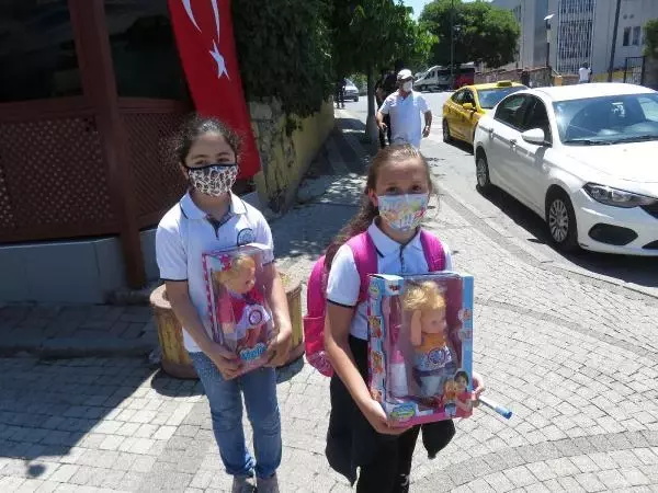 CUMHURBAŞKANI ERDOĞAN ÇOCUKLARA OYUNCAK DAĞITTI CUMHURBAŞKANI ERDOĞAN ÇOCUKLARA OYUNCAK DAĞITTI