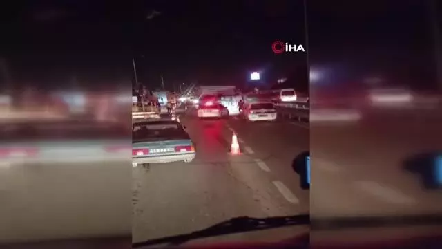 D-100'de 2 kamyon çarpıştı, ortalık savaş alanına döndü D-100'de 2 kamyon çarpıştı, ortalık savaş alanına döndü