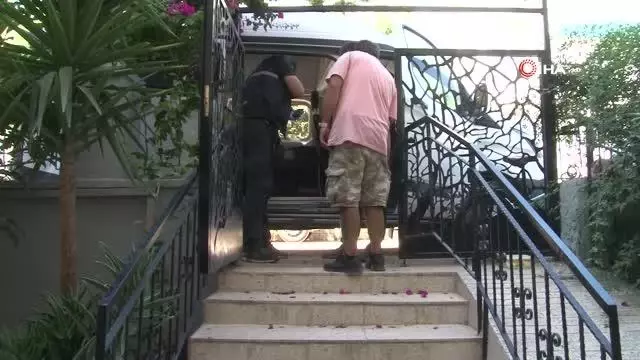 Daha önce besledikleri kedileri asılan genç kadın ve arkadaşına üçüncü şok Daha önce besledikleri kedileri asılan genç kadın ve arkadaşına üçüncü şok