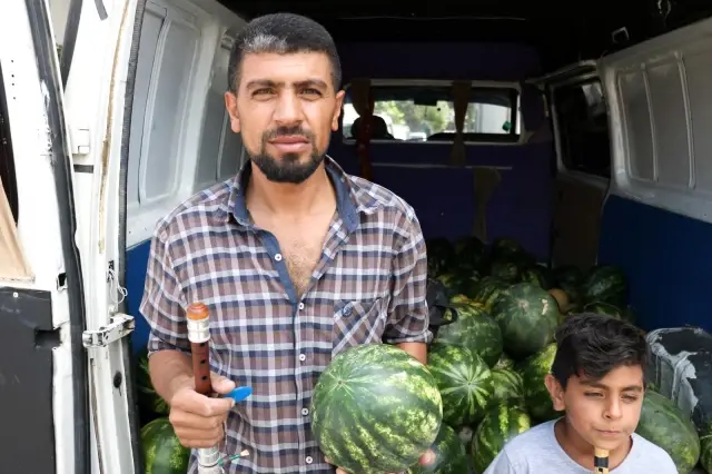 Davul zurnayla karpuz satıyorlar Davul zurnayla karpuz satıyorlar