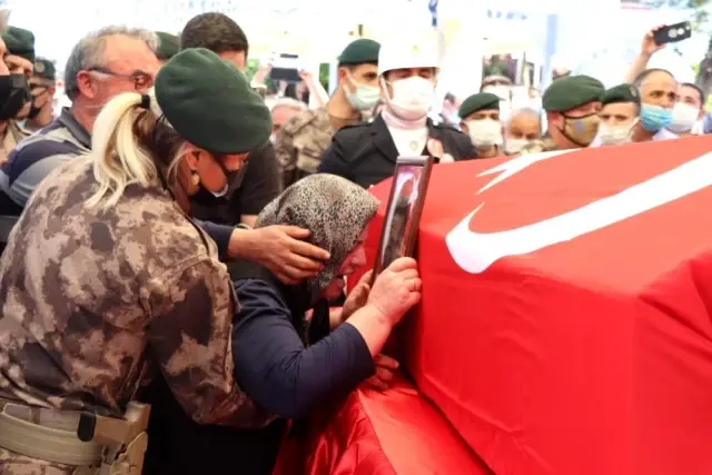 Denizlili şehidin zeybek görüntüleri yürekleri dağladı Denizlili şehidin zeybek görüntüleri yürekleri dağladı