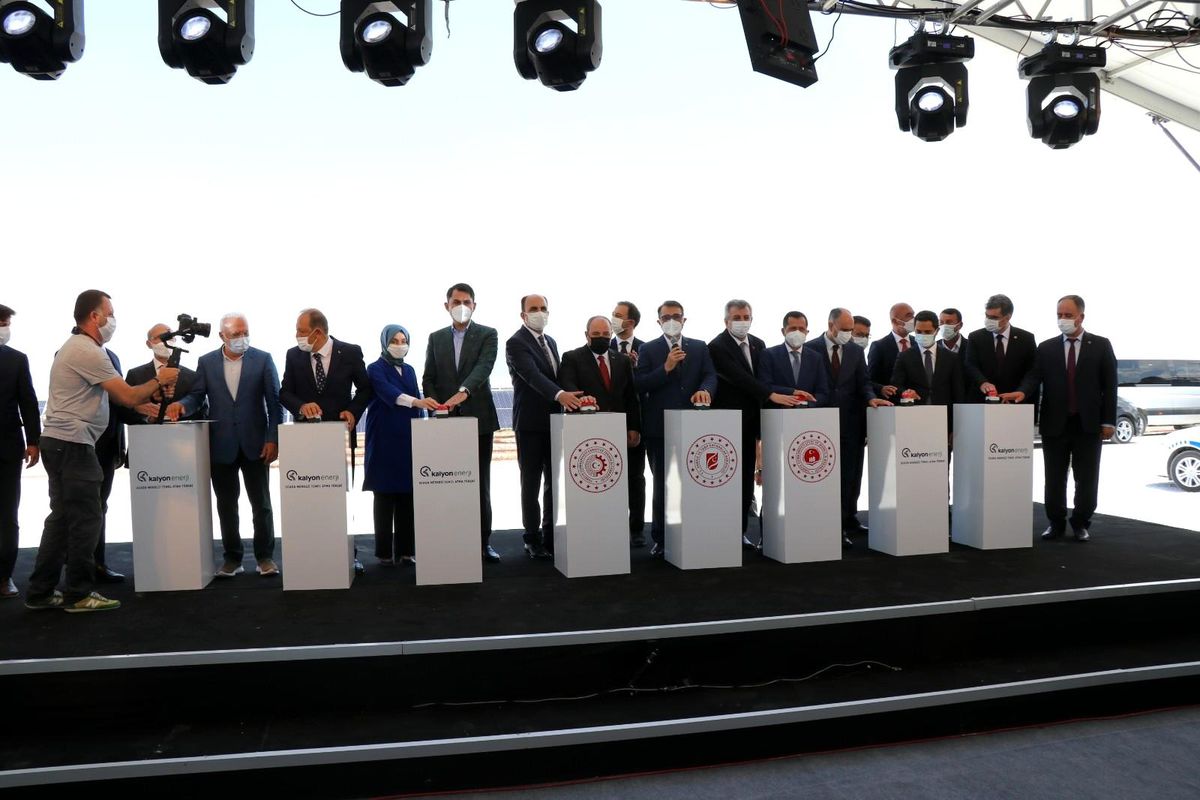 Dev güneş santralinin SCADA binasının temeli bakanların katılımıyla atıldı