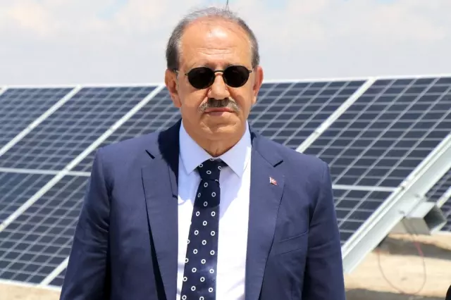 Dev güneş santralinin SCADA binasının temeli bakanların katılımıyla atıldı Dev güneş santralinin SCADA binasının temeli bakanların katılımıyla atıldı