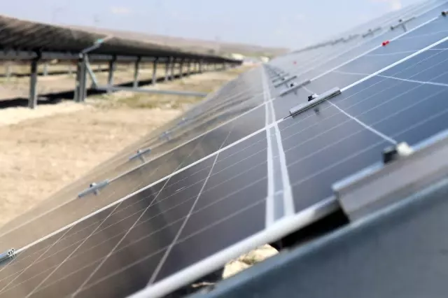 Dev güneş santralinin SCADA binasının temeli bakanların katılımıyla atıldı Dev güneş santralinin SCADA binasının temeli bakanların katılımıyla atıldı