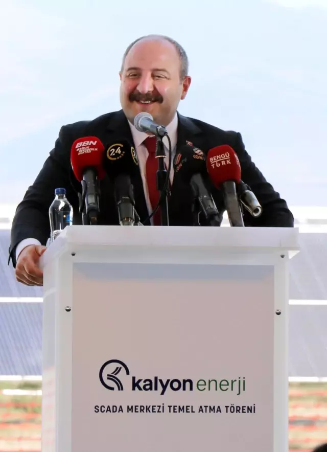 Dev güneş santralinin SCADA binasının temeli bakanların katılımıyla atıldı Dev güneş santralinin SCADA binasının temeli bakanların katılımıyla atıldı