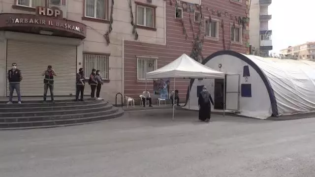 Diyarbakır annelerinin evlat nöbeti kararlılıkla sürüyor Diyarbakır annelerinin evlat nöbeti kararlılıkla sürüyor