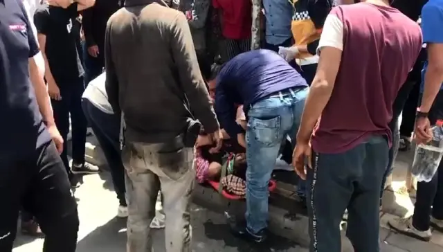 Diyarbakır'da Afganistan uyruklu göçmen, tavuk dürüm için canından oldu Diyarbakır'da Afganistan uyruklu göçmen, tavuk dürüm için canından oldu