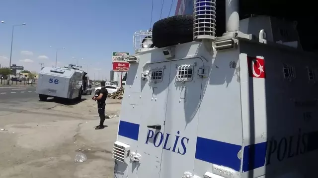 Diyarbakır'da cinayet zanlısı damadın evinin etrafında TOMA'li önlem Diyarbakır'da cinayet zanlısı damadın evinin etrafında TOMA'li önlem