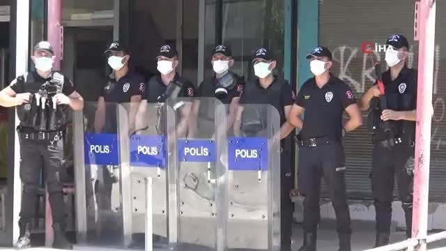 Diyarbakır'da cinayet zanlısı damadın evinin etrafında TOMA'lı önlem Diyarbakır'da cinayet zanlısı damadın evinin etrafında TOMA'lı önlem