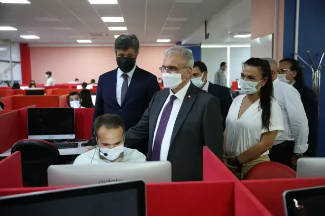 Diyarbakır'daki çağrı merkezlerinde yeni istihdam hedefi 5 bin Diyarbakır'daki çağrı merkezlerinde yeni istihdam hedefi 5 bin
