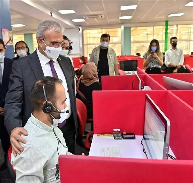 Diyarbakır'daki çağrı merkezlerinde yeni istihdam hedefi 5 bin Diyarbakır'daki çağrı merkezlerinde yeni istihdam hedefi 5 bin