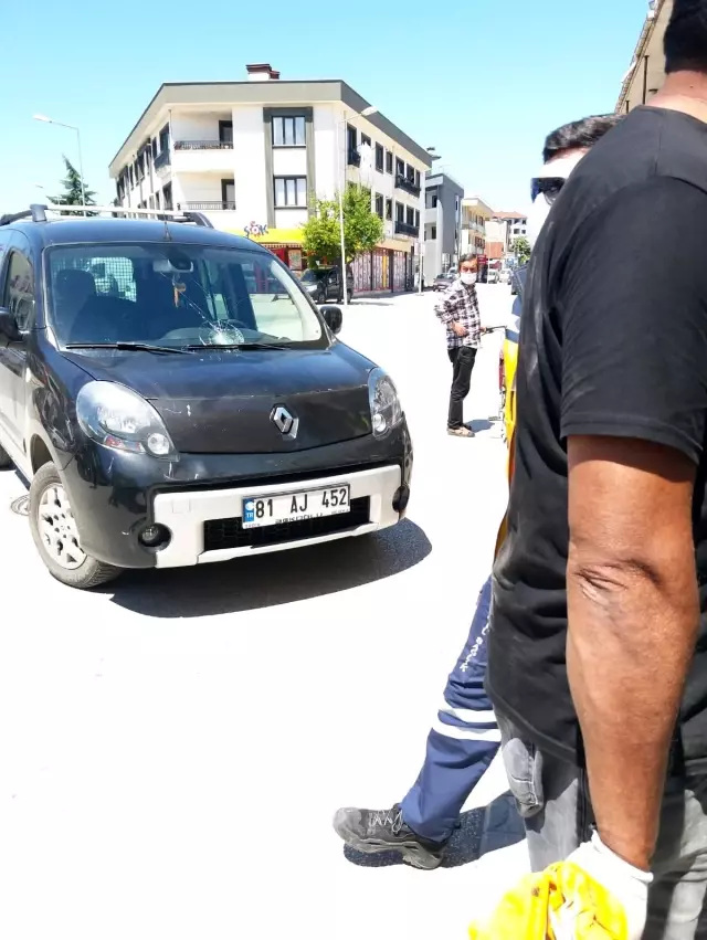 Dönüş yapamaya çalışan ticari araç ile bisiklet böyle çarpıştı Dönüş yapamaya çalışan ticari araç ile bisiklet böyle çarpıştı