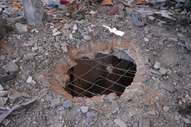 Düğününe günler kala İsrail saldırısının hedefi olan Gazzeli Hedil, hayalini kurduğu gelinliği giyemedi Düğününe günler kala İsrail saldırısının hedefi olan Gazzeli Hedil, hayalini kurduğu gelinliği giyemedi