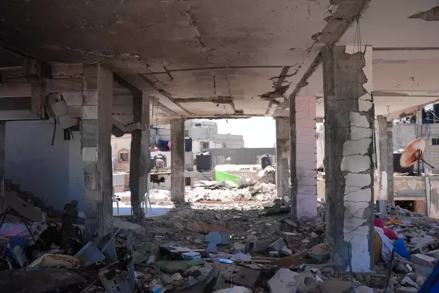 Düğününe günler kala İsrail saldırısının hedefi olan Gazzeli Hedil, hayalini kurduğu gelinliği giyemedi Düğününe günler kala İsrail saldırısının hedefi olan Gazzeli Hedil, hayalini kurduğu gelinliği giyemedi