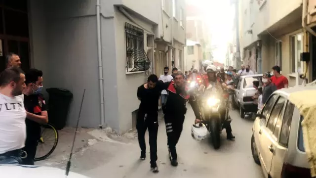Dur ihtarına uymayan sürücü, ablukaya alınarak yakalandı: Polisler alkışlanarak uğurlandı Dur ihtarına uymayan sürücü, ablukaya alınarak yakalandı: Polisler alkışlanarak uğurlandı