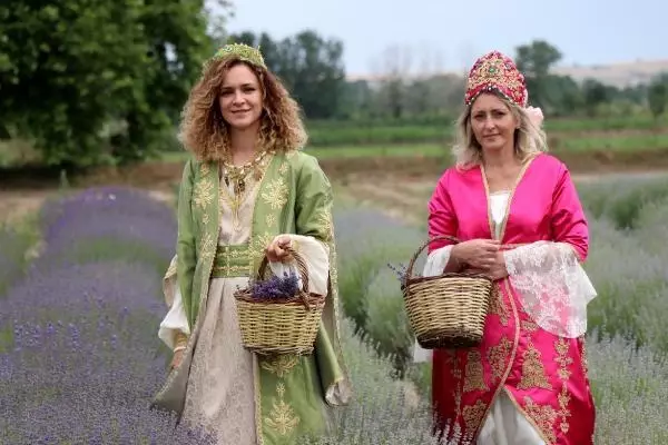 EDİRNE'DE 'LAVANTA TARLA GÜNLERİ' İLE MOR BAHÇELER ŞENLENDİ EDİRNE'DE 'LAVANTA TARLA GÜNLERİ' İLE MOR BAHÇELER ŞENLENDİ