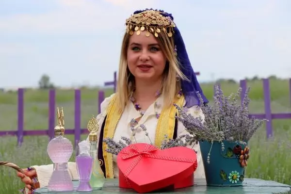 EDİRNE'DE 'LAVANTA TARLA GÜNLERİ' İLE MOR BAHÇELER ŞENLENDİ EDİRNE'DE 'LAVANTA TARLA GÜNLERİ' İLE MOR BAHÇELER ŞENLENDİ