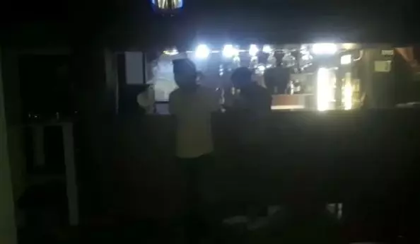 Eğlence mekanına korona operasyonu: 16 kişiye 55 bin 360 TL ceza Eğlence mekanına korona operasyonu: 16 kişiye 55 bin 360 TL ceza