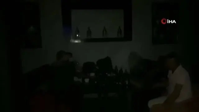 Eğlence mekanına korona operasyonu: 16 kişiye 55 bin 360 TL ceza Eğlence mekanına korona operasyonu: 16 kişiye 55 bin 360 TL ceza