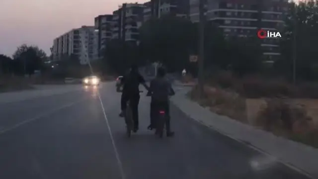 El ele tehlikeli yolculuk El ele tehlikeli yolculuk