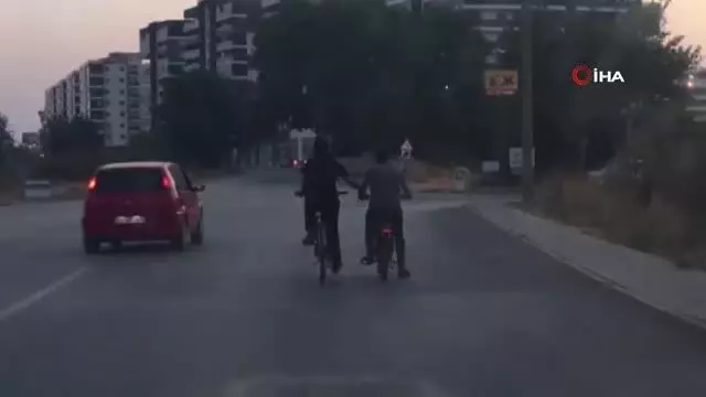 El ele tehlikeli yolculuk El ele tehlikeli yolculuk