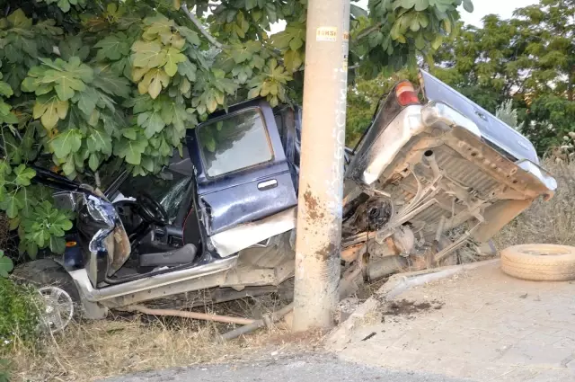 Son dakika haberleri! Elektrik direğine çarpan kamyonette sıkışan kardeşleri itfaiye kurtardı Son dakika haberleri! Elektrik direğine çarpan kamyonette sıkışan kardeşleri itfaiye kurtardı