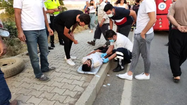 Son dakika haberleri! Elektrik direğine çarpan kamyonette sıkışan kardeşleri itfaiye kurtardı Son dakika haberleri! Elektrik direğine çarpan kamyonette sıkışan kardeşleri itfaiye kurtardı