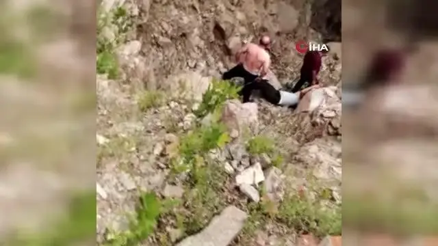 Elektrik direklerini sayarken uçurumdan düştü Elektrik direklerini sayarken uçurumdan düştü