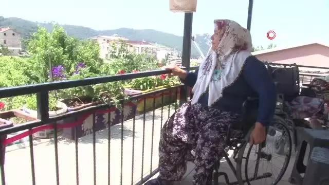 Engellere kafa tutan kadın: 'Şalvarlı ressam Engellere kafa tutan kadın: 'Şalvarlı ressam