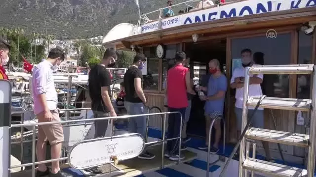 Erzurumlu gençler, Kaş'ta dalış yaptı Erzurumlu gençler, Kaş'ta dalış yaptı