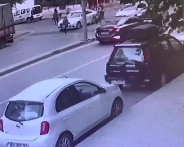 ESENYURT'TA EKMEK ALMAYA GİDEN KADIN, SOKAK KÖPEKLERİNİN SALDIRISINA UĞRADI ESENYURT'TA EKMEK ALMAYA GİDEN KADIN, SOKAK KÖPEKLERİNİN SALDIRISINA UĞRADI