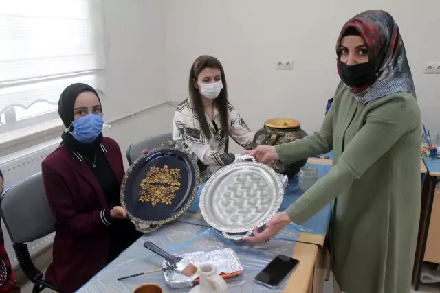 Eski eşyalar kadınların elinde hatıralarını yaşatıyor Eski eşyalar kadınların elinde hatıralarını yaşatıyor