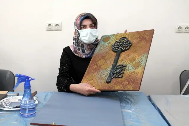 Eski eşyalar kadınların elinde hatıralarını yaşatıyor Eski eşyalar kadınların elinde hatıralarını yaşatıyor