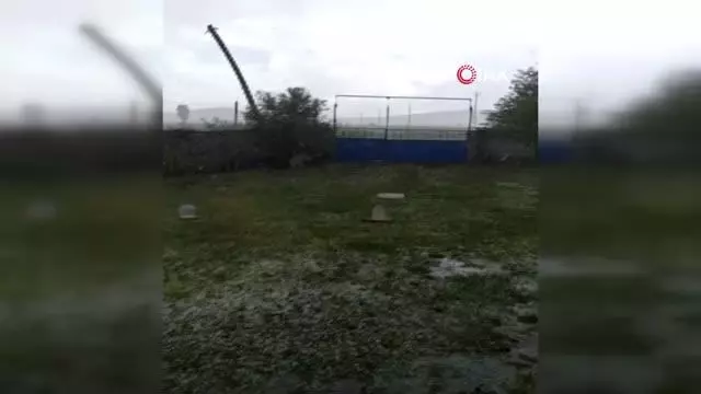 Eskişehir'de fındık büyüklüğünde dolu yağdı Eskişehir'de fındık büyüklüğünde dolu yağdı