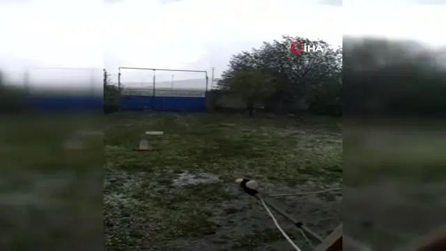 Eskişehir'de fındık büyüklüğünde dolu yağdı Eskişehir'de fındık büyüklüğünde dolu yağdı