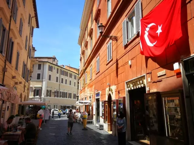 EURO 2020'nin açılış maçı öncesi İtalya'da kutlama havası: 'Normale dönüş için tarihi bir adım' EURO 2020'nin açılış maçı öncesi İtalya'da kutlama havası: 'Normale dönüş için tarihi bir adım'