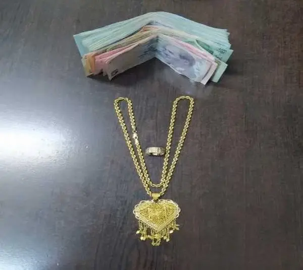 Evden ziynet eşyası çalan şüpheli, otogarda yakalandı Evden ziynet eşyası çalan şüpheli, otogarda yakalandı