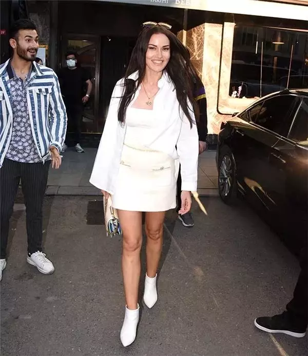 Fahriye Evcen'den sevenlerini üzen açıklama Fahriye Evcen'den sevenlerini üzen açıklama