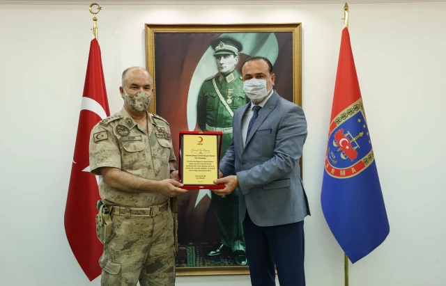 Son dakika haberi | Foça'daki jandarma komandolar, kan bağışıyla da Türk milletinin yanında