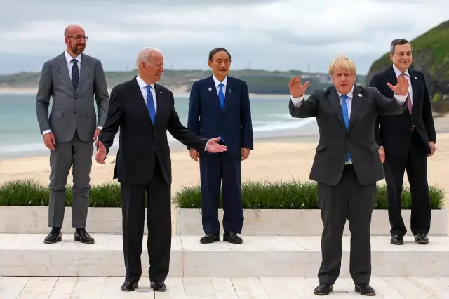 G7 Liderler Zirvesi'nin ilk toplantısı G7 Liderler Zirvesi'nin ilk toplantısı